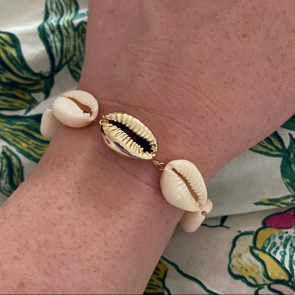 Logan Tay Shell Yeah Bracelet - Picture 5 of 6